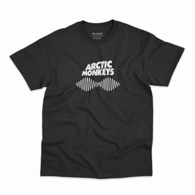 Camiseta na cor preta com estampa da banda Arctic Monkeys