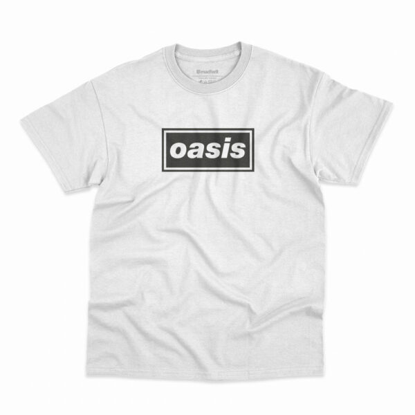 Camiseta na cor branca com logo da banda Oasis