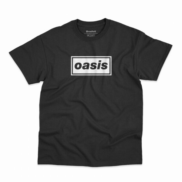 Camiseta na cor preta com logo da banda Oasis