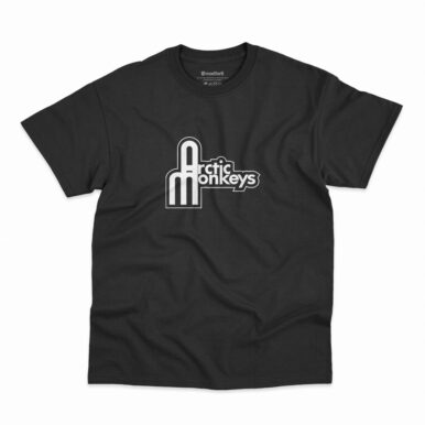 Camiseta na cor preta com logo tipográfico da banda Arctic Monkeys