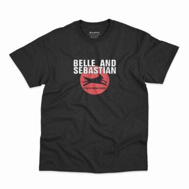 Camiseta na cor preta com estampa da banda Belle and Sebastian