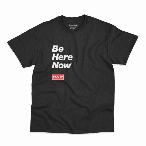 Camiseta Be Here Now da banda Oasis na cor preta