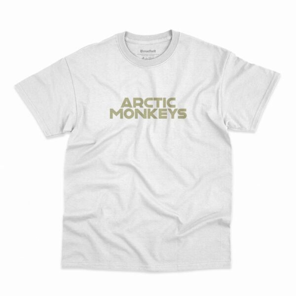 Camiseta na cor branca da banda Arctic Monkeys com logo do álbum The Car