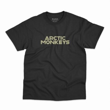 Camiseta na cor preta da banda Arctic Monkeys com logo do álbum The Car