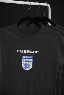 Camiseta Embrace World At Your FeetNovidade Fundo